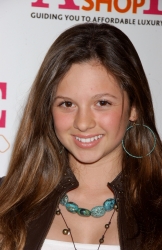 Photos de Mackenzie Rosman - All The Things We Adore  Fashion Show - 23